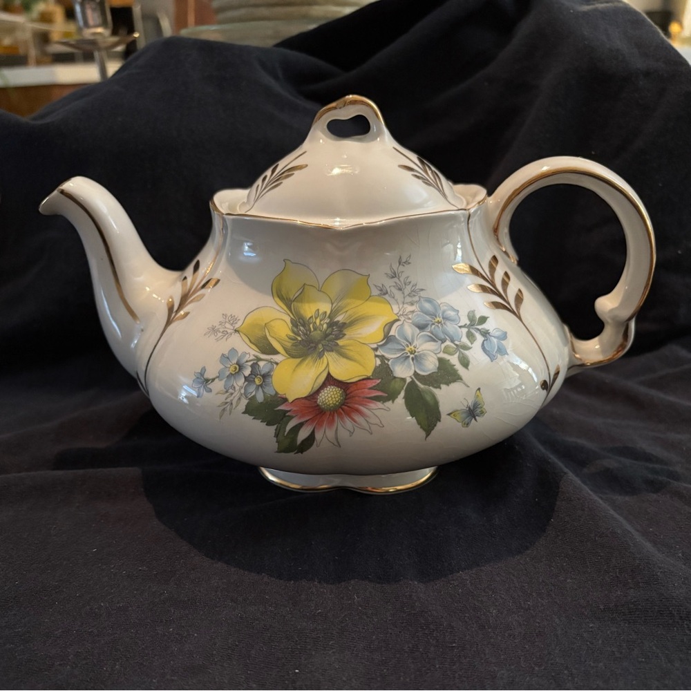 Ellgreave England Genuine Ironstone Teapot